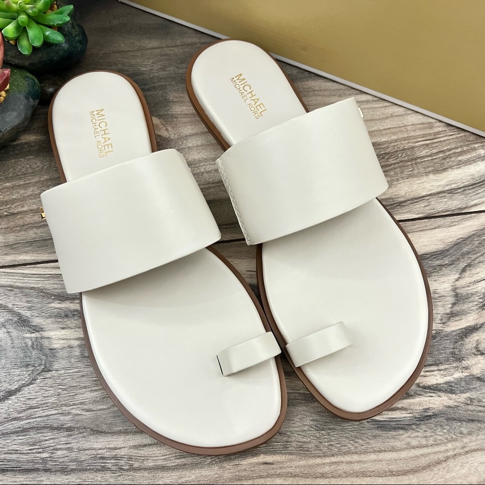 NIB Michael Kors August Flat Sandal Toe Loop Light Cream Faux Leather - Picture 2 of 14